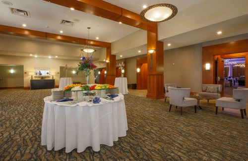 Rochester Hotel | Discover DoubleTree by Hilton Rochester: Family-Friendly Stay