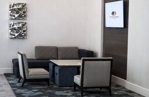 Rochester Hotel | Discover DoubleTree by Hilton Rochester: Family-Friendly Stay