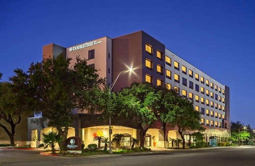 San Antonio Hotel | Relax at DoubleTree by Hilton San Antonio Downtown