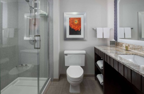 Burlingame Hotel | Comfortable DoubleTree by Hilton San Francisco Airport Stay