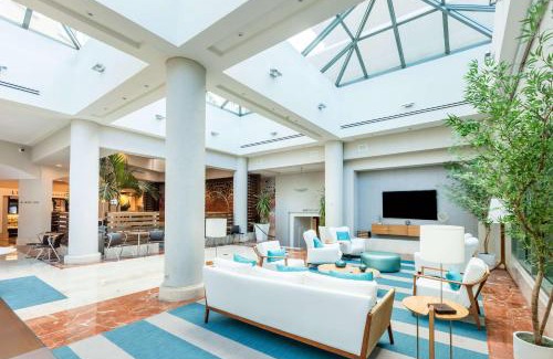 Santurce Resort | Explore DoubleTree by Hilton San Juan with Oceanfront Spa