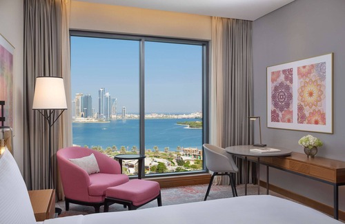 Al Majaz Hotel | Exceptional DoubleTree by Hilton Sharjah with Ocean View