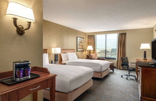 Somerset Hotel | Inviting Doubletree by Hilton Somerset Hotel & Conference Center