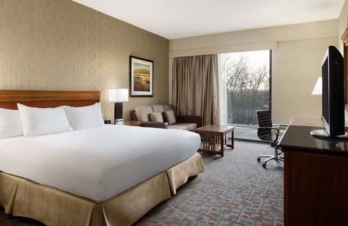 Somerset Hotel | Inviting Doubletree by Hilton Somerset Hotel & Conference Center