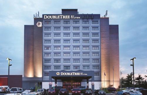 Springfield Hotel | Relax at DoubleTree by Hilton Springfield - Oceanfront Oasis