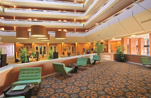 Springfield Hotel | Relax at DoubleTree by Hilton Springfield - Oceanfront Oasis