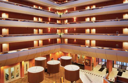 Springfield Hotel | Relax at DoubleTree by Hilton Springfield - Oceanfront Oasis