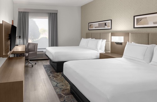 Bentonville - Fayetteville Hotel | Relax at DoubleTree by Hilton Springdale with Pool & Spa