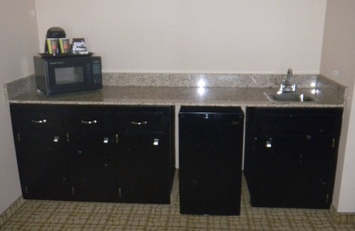 Bentonville - Fayetteville Hotel | Relax at DoubleTree by Hilton Springdale with Pool & Spa