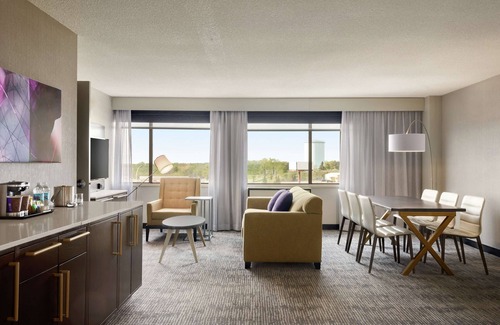 St. Paul Hotel | Discover DoubleTree by Hilton St. Paul East - Family-Friendly Oasis