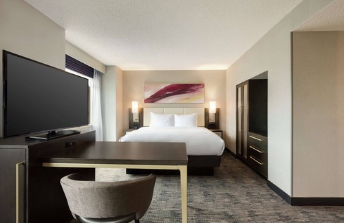St. Paul Hotel | Discover DoubleTree by Hilton St. Paul East - Family-Friendly Oasis