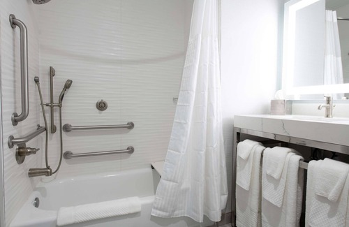 Sulphur Hotel | Ideal Getaway at DoubleTree by Hilton Sulphur Lake Charles