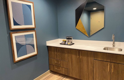 Tinton Falls Hotel | Comfortable Stay at DoubleTree by Hilton Tinton Falls