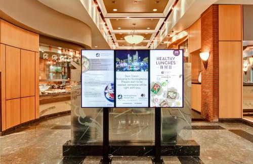 Bay Street Corridor Hotel | Discover DoubleTree by Hilton Toronto Downtown with Pool Access