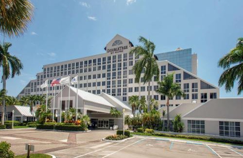 Deerfield Beach Hotel | Charming DoubleTree by Hilton: Oceanfront Retreat Awaits