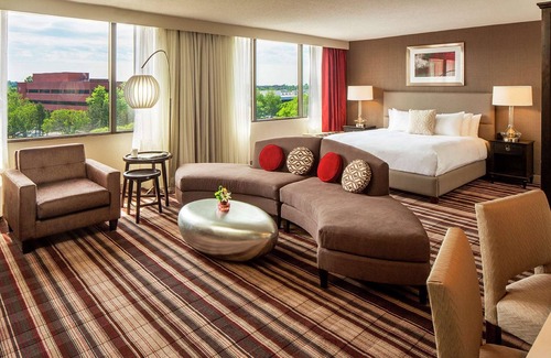 Lake Arbor Hotel | Discover DoubleTree by Hilton Largo: Family-Friendly Retreat