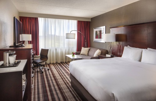 Lake Arbor Hotel | Discover DoubleTree by Hilton Largo: Family-Friendly Retreat