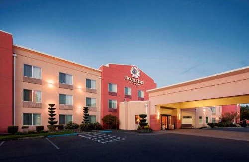 Vancouver Hotel | Comfort and Convenience at DoubleTree by Hilton Vancouver