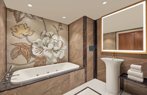Varanasi Hotel | Relax at DoubleTree by Hilton Varanasi with Pool & Spa