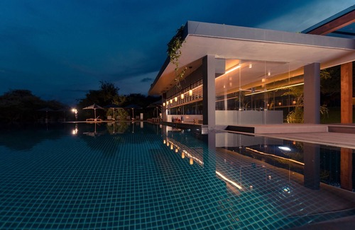 Weerawila Resort | Experience DoubleTree by Hilton Weerawila Rajawarna Resort
