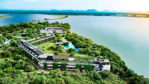 Weerawila Resort | Relaxing Doubletree By Hilton Weerawila Resort with Ocean View