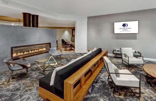 Wichita Hotel | Experience Comfort at DoubleTree by Hilton Wichita Airport