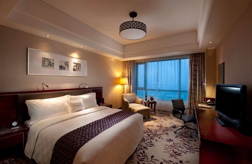 Bin Hu District Hotel | Discover DoubleTree by Hilton Wuxi: 4-Star Comfort & Amenities