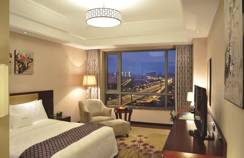 Bin Hu District Hotel | Discover DoubleTree by Hilton Wuxi: 4-Star Comfort & Amenities