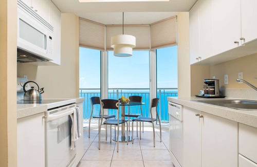 Sunny Isles Beach Resort | Relaxing Ocean View Retreat at DoubleTree Resort & Spa