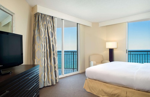 Sunny Isles Beach Resort | Relaxing Ocean View Retreat at DoubleTree Resort & Spa