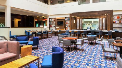 Plymouth Meeting Hotel | Inviting DoubleTree Suites by Hilton Philadelphia West