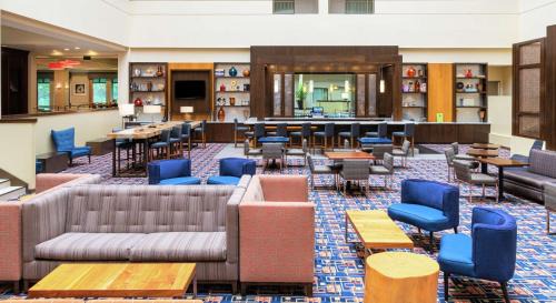 Plymouth Meeting Hotel | Inviting DoubleTree Suites by Hilton Philadelphia West