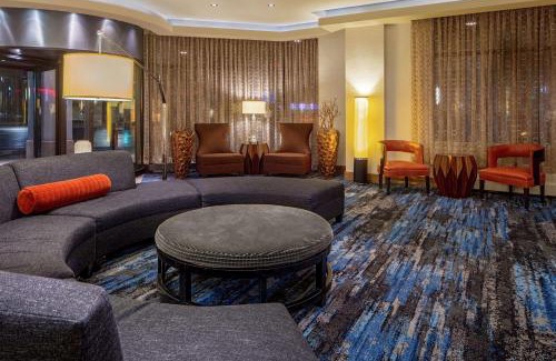 Downtown Minneapolis Hotel | Comfortable DoubleTree Suites by Hilton Minneapolis Downtown