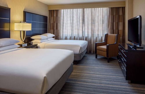 Downtown Minneapolis Hotel | Convenient DoubleTree Suites by Hilton Minneapolis Downtown