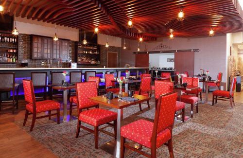 Miamisburg Hotel | Inviting DoubleTree Suites by Hilton Dayton with Pool Access