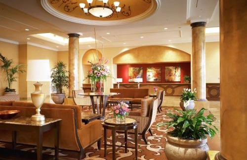 Anaheim Resort Hotel | Elegant DoubleTree Suites Near Anaheim Convention Center