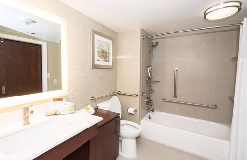 Atlanta Hotel | Inviting Doubletree Suites by Hilton at The Battery Atlanta