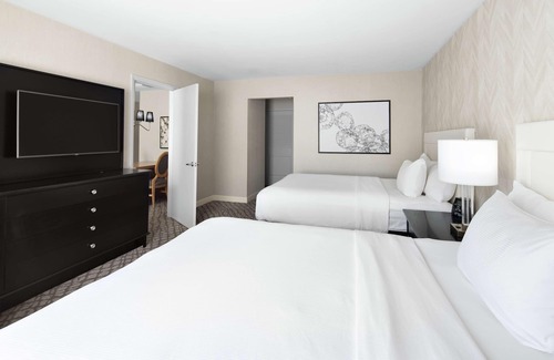 Barclay Downs Hotel | Discover DoubleTree Suites by Hilton Charlotte - SouthPark