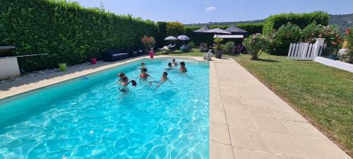 Le Pouzin Apartment | Cozy Retreat with Spa and Ocean Views for Memorable Stays