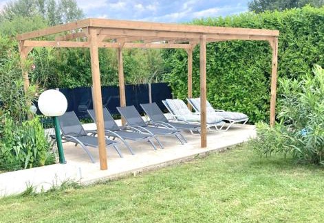 Le Pouzin Apartment | Cozy Retreat with Spa and Ocean Views for Memorable Stays