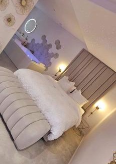 Yville-sur-Seine Apartment | Serene Douceur Dorée with Oceanfront Views and Hot Tub