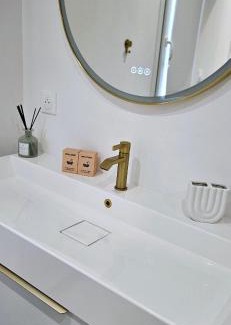 Yville-sur-Seine Apartment | Serene Douceur Dorée with Oceanfront Views and Hot Tub