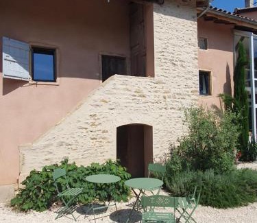 Denice House | Discover Douceurs des vignes du Vivian: Rated 9.4/10