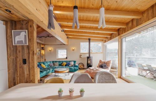 Medraz Apartment | Doug's Mountain Getaway: Pet-Friendly Retreat with Top Views