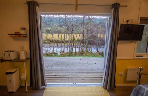 Glen Urquhart House | Relaxing Retreat at Dougie's by Interhome with Lake View