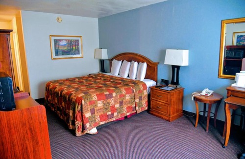 Douglas Hotel | Relax at Douglas Inn and Conference Center with Ocean Views