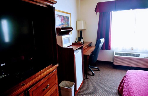 Douglas Hotel | Relax at Douglas Inn and Conference Center with Ocean Views