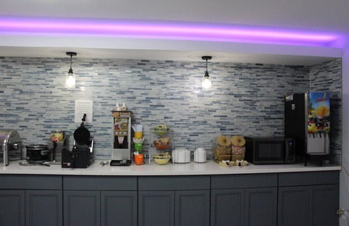 Cleveland Hotel | Cozy Douglas Inn And Suites: Family-Friendly & Eco-Conscious