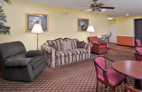 Cleveland Hotel | Cozy Douglas Inn And Suites: Family-Friendly & Eco-Conscious