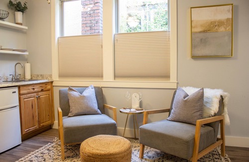 McMinnville Apartment | Experience Comfort at Douglas on Third with Spa & Breakfast